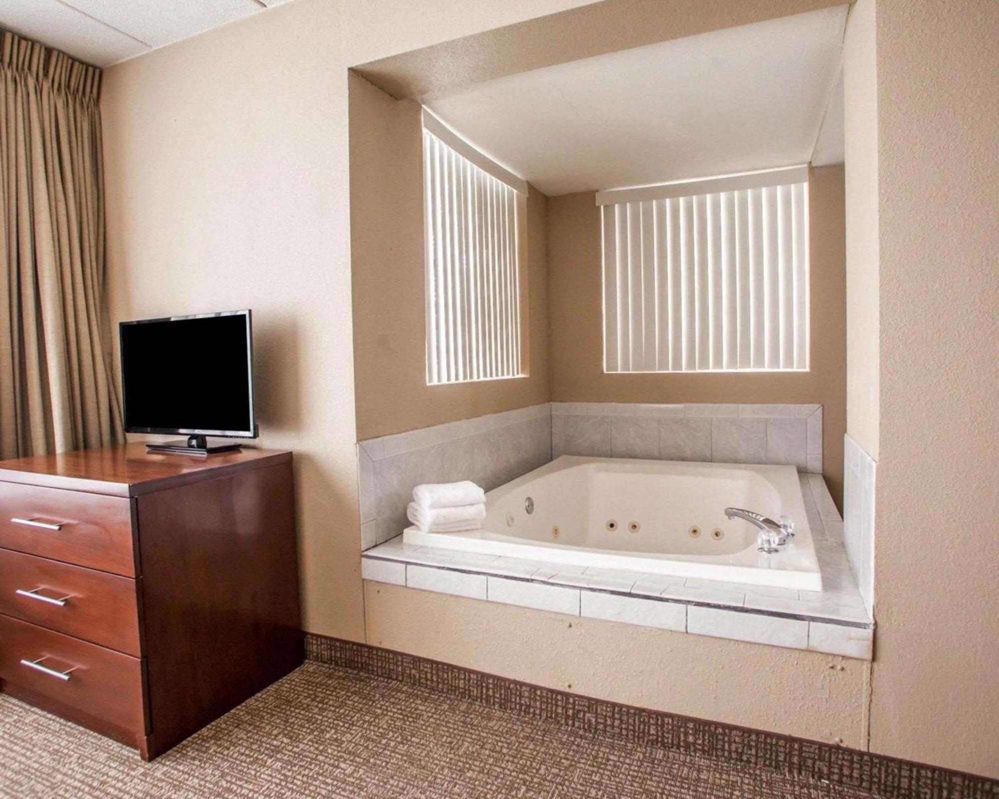 Quality Inn & Suites Orland Park - Chicago Exterior photo