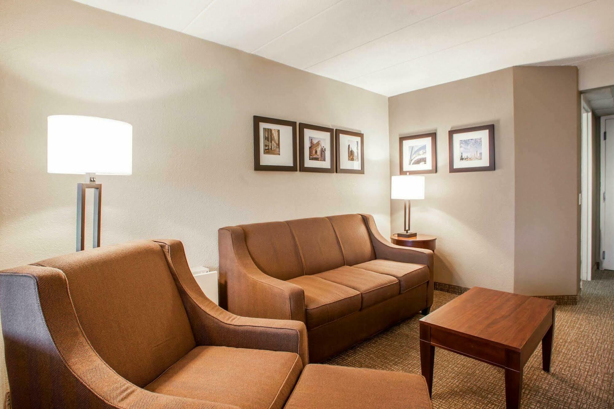 Quality Inn & Suites Orland Park - Chicago Exterior photo